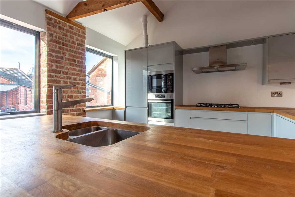 Property photo 3 of 21