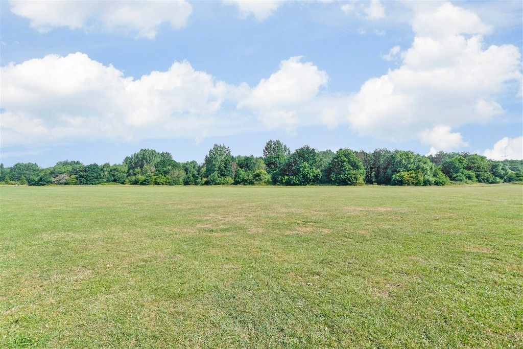 Property photo 2 of 9 Surrounding Area