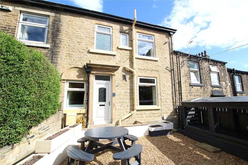 Property photo 1 of 17 External