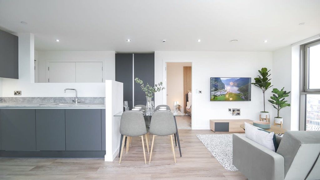 Property photo 1 of 72 Living Room