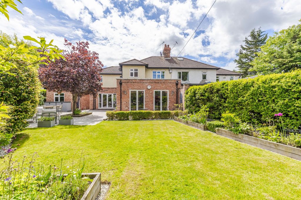 Property photo 2 of 32
