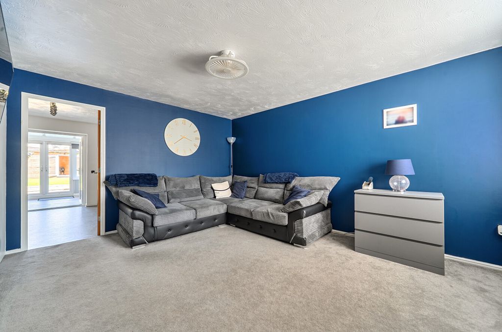 Property photo 2 of 12 149965911