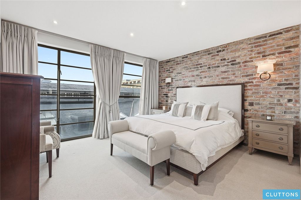 Property photo 3 of 38 Picture No. 01