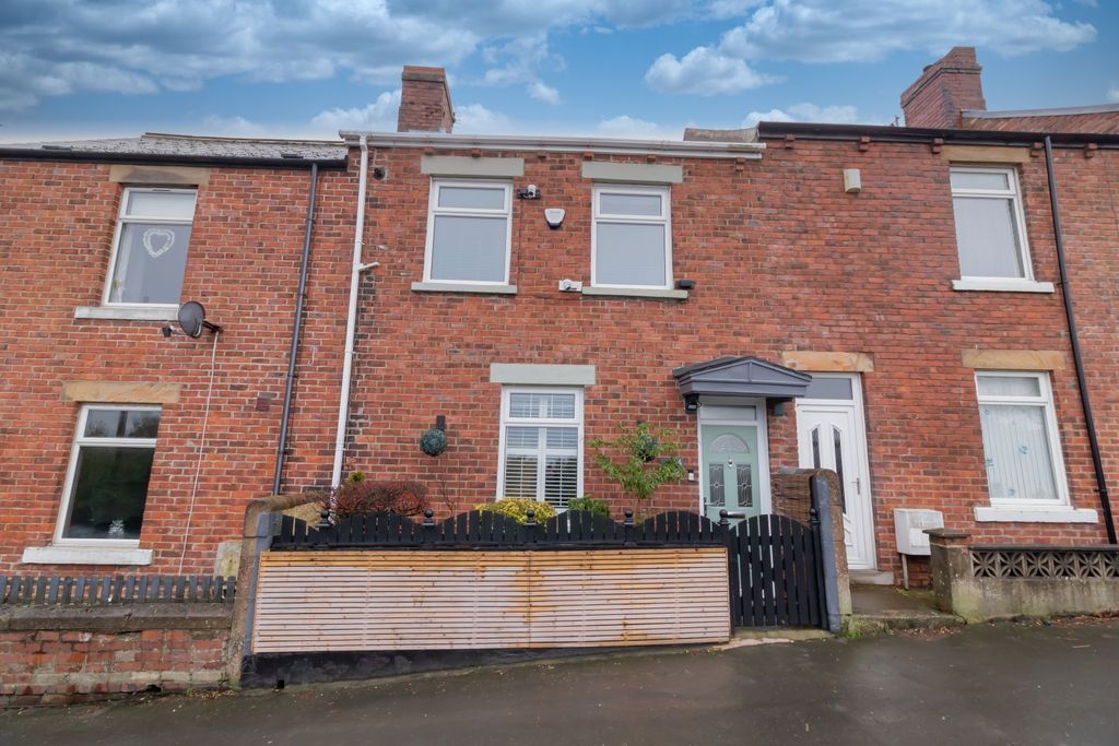 Property photo 1 of 16 Front View