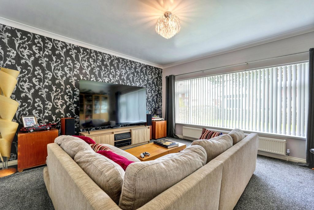 Property photo 2 of 28