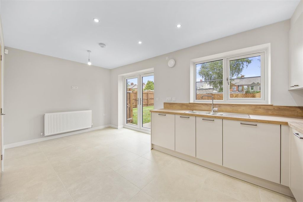 Property photo 3 of 10 Kitchen Diner.Jpg