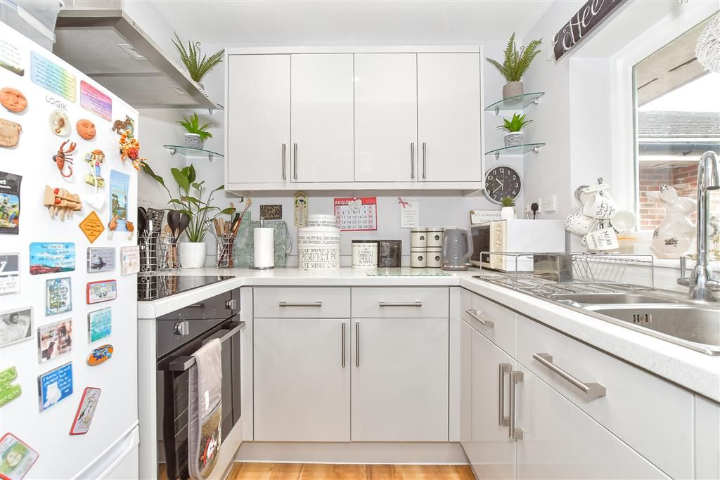 Property photo 3 of 12 Kitchen