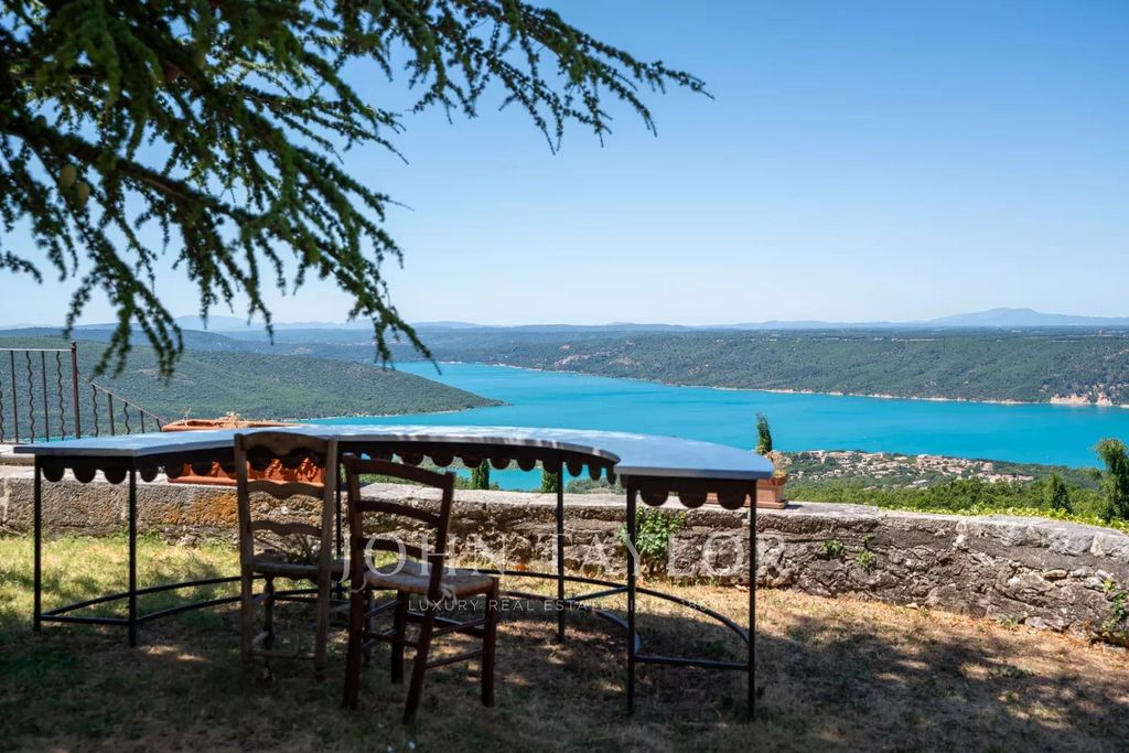 Property photo 1 of 10 Magnificent Château Overlooking Lake Sainte-Croix