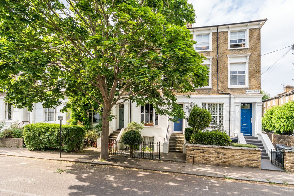 Property photo 1 of 30