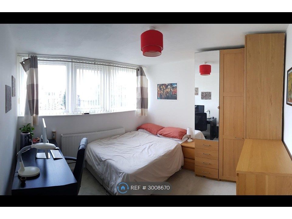 Property photo 3 of 9 Upstairs Bedroom 1