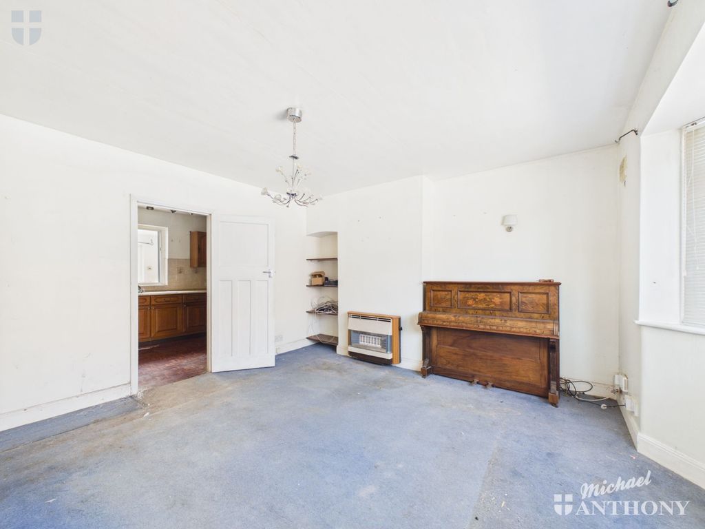 Property photo 2 of 12 Cam03218G0-Pr1001-Still004