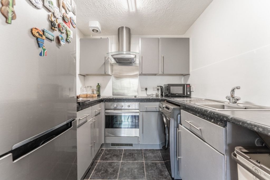 Property photo 3 of 8 5162483