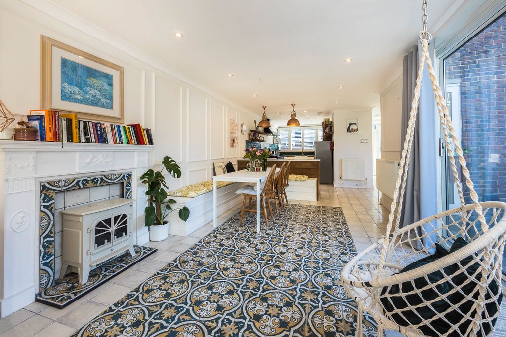 Property photo 2 of 21