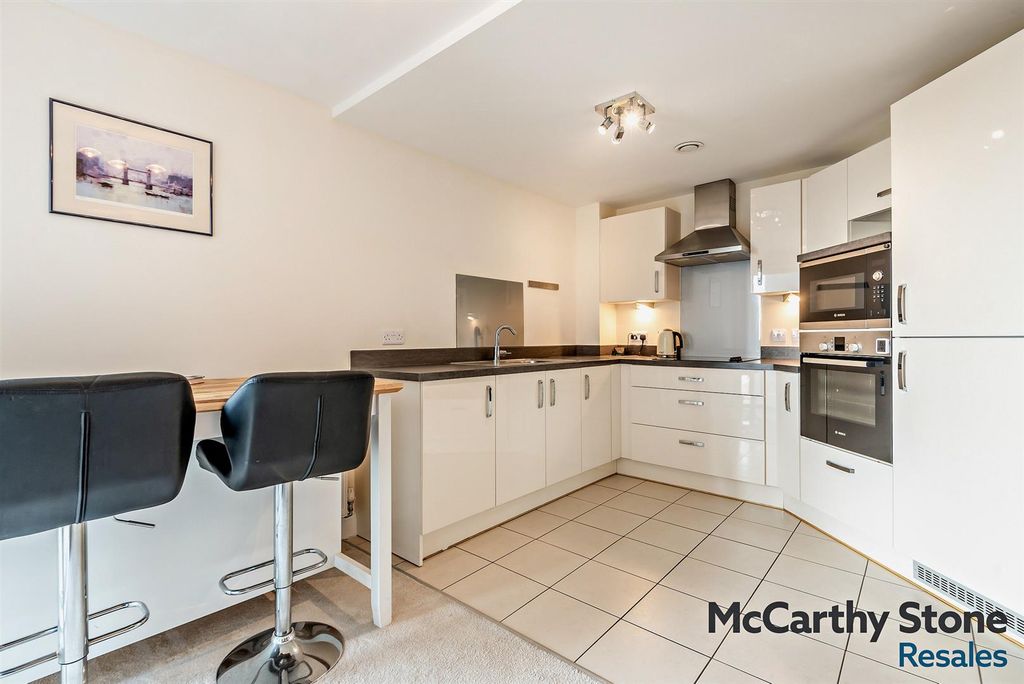 Property photo 1 of 14 8681403-Interior05-800.Jpg