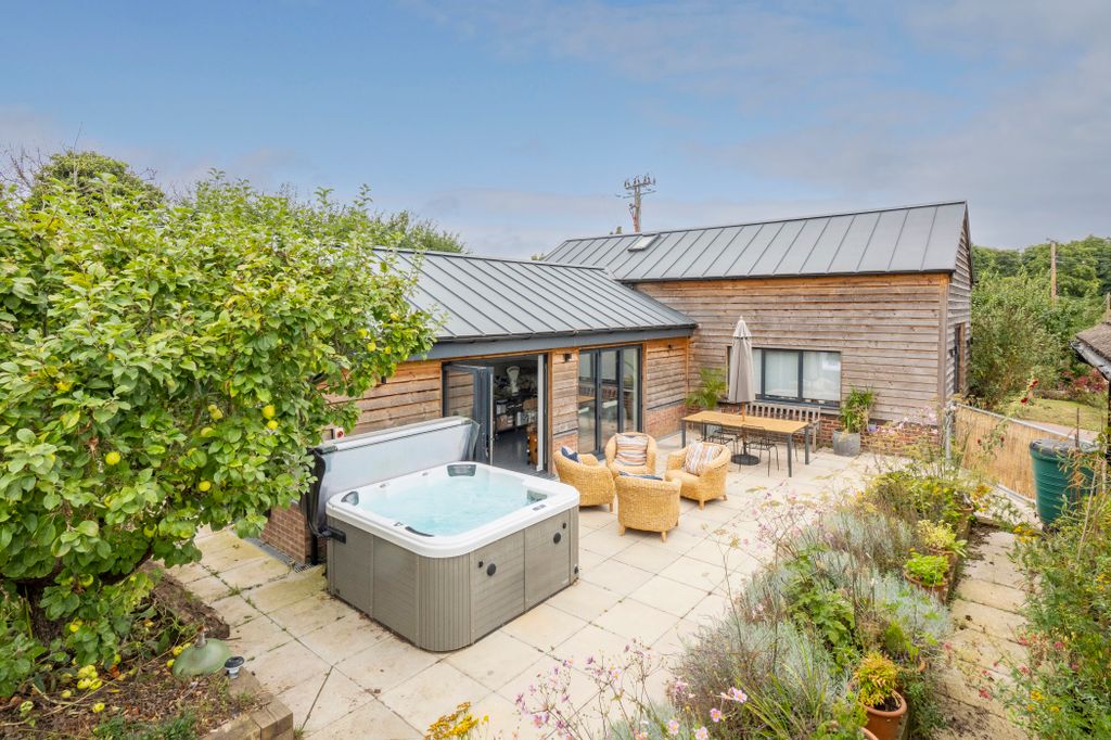 Property photo 1 of 10 _1079471