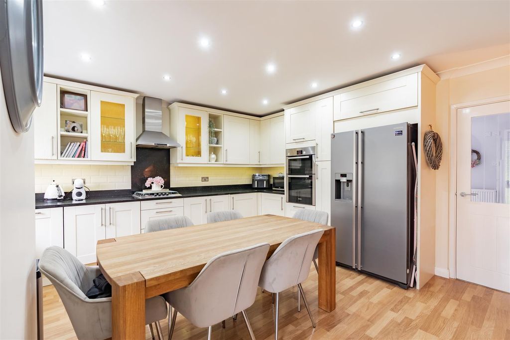 Property photo 2 of 17 Kitchen/Diner