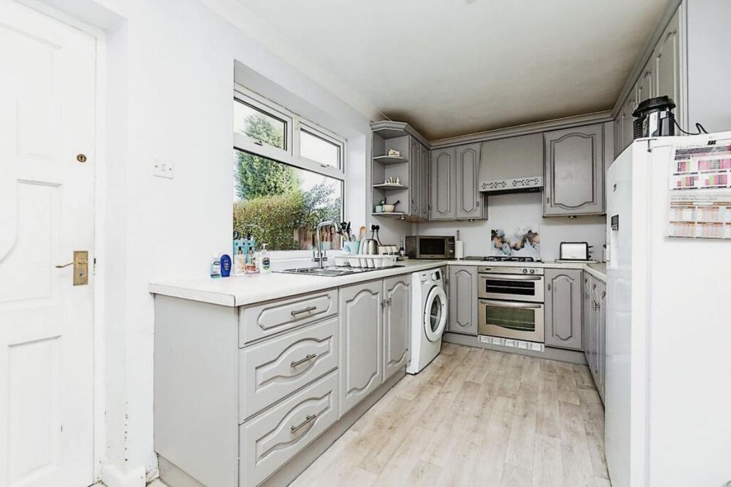 Property photo 3 of 13 Kitchen