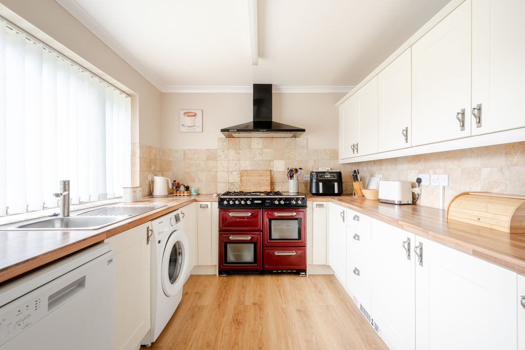 Property photo 2 of 18 A7405912-Hdr-1