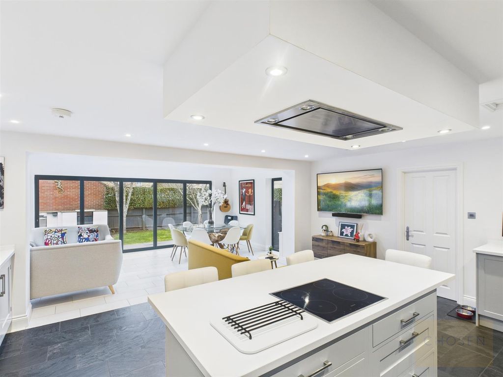 Property photo 2 of 30