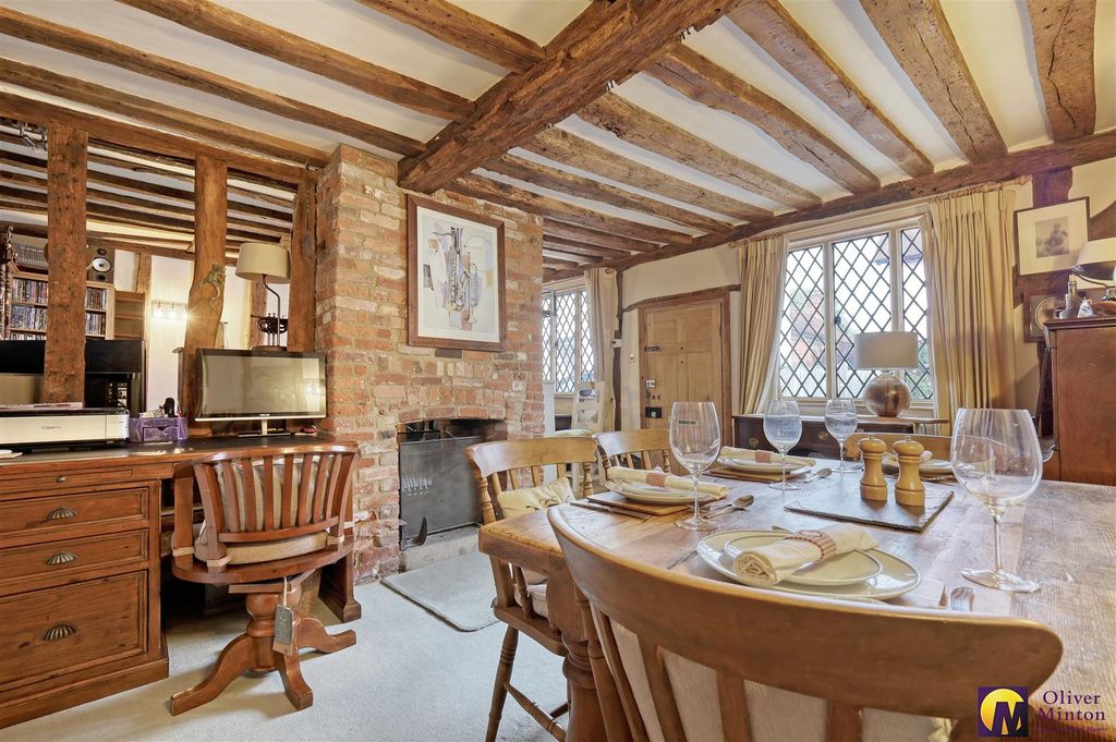 Property photo 3 of 39 Superb Open-Plan Living Room
