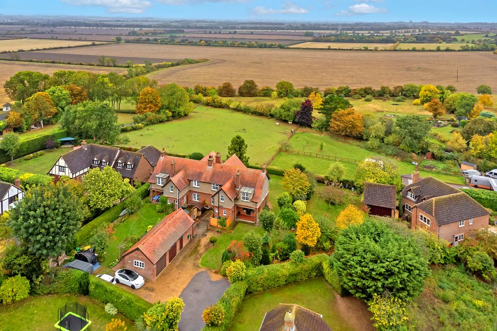 Property photo 2 of 12 Eyeworthhouse-14