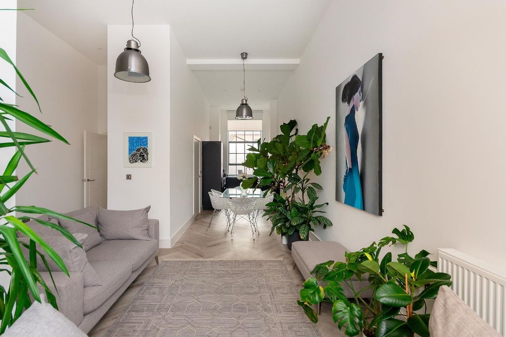 Property photo 1 of 33 1P7Wgk - Reception A.Jpg