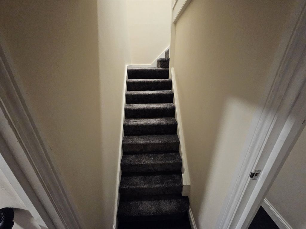 Property photo 3 of 22 Staircase