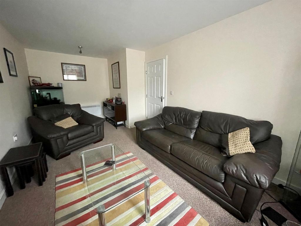 Property photo 3 of 10 Lounge2.Jpg