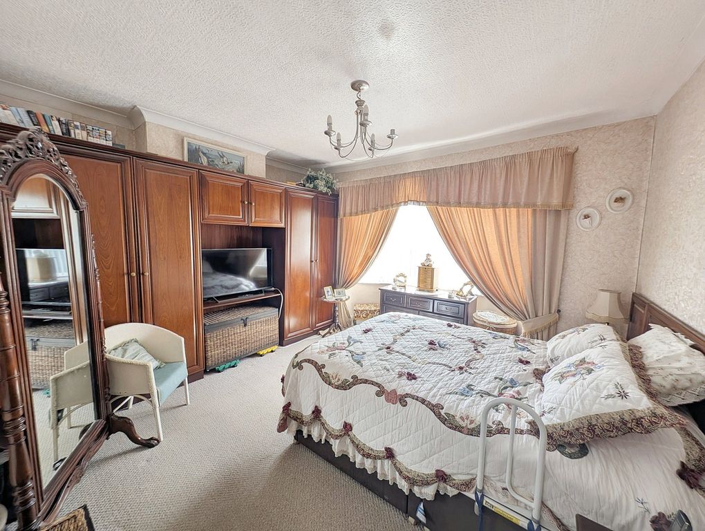 Property photo 3 of 28