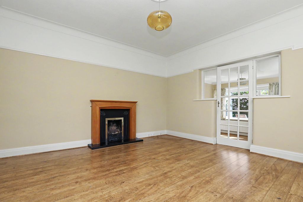 Property photo 2 of 11 Coudray Road - Lounge