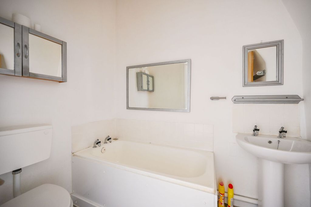 Property photo 3 of 4
