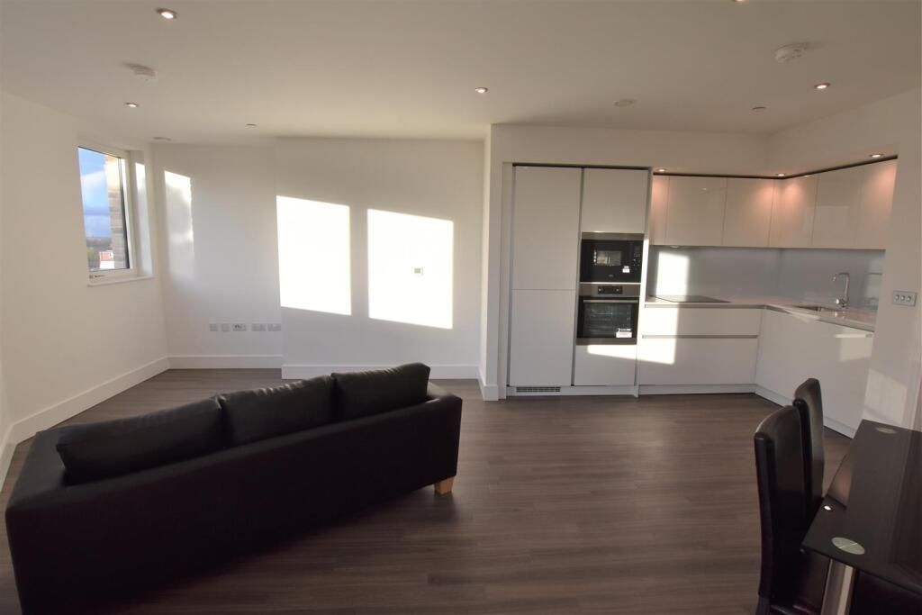 Property photo 3 of 8 Butleigh House 1.Jpeg