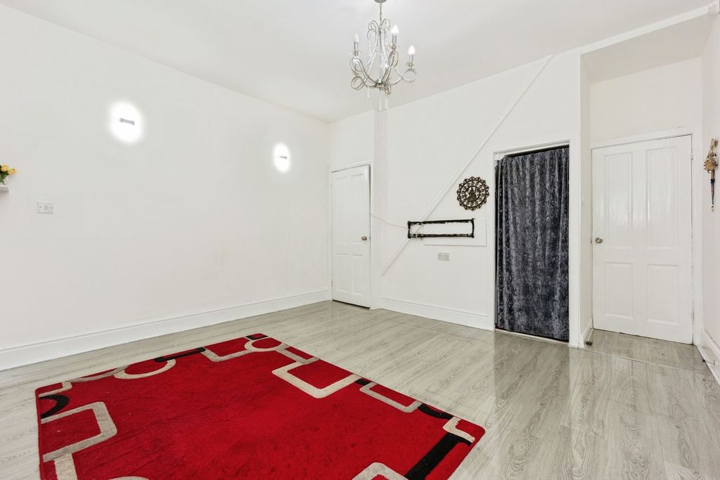 Property photo 3 of 21 Pbox-Img.Jpg