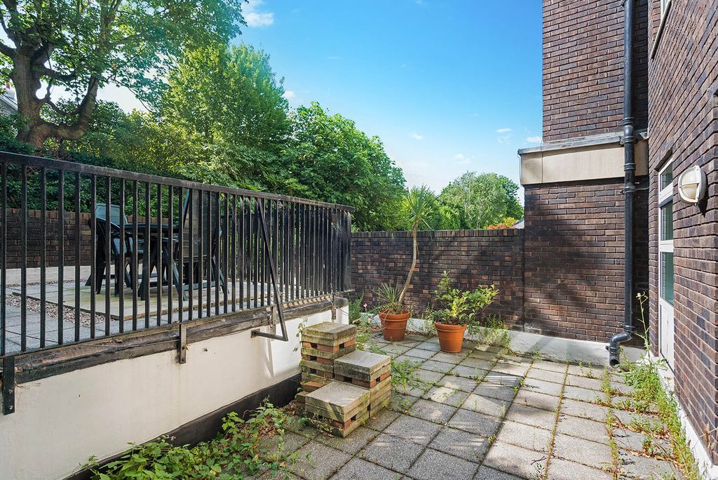 Property photo 2 of 22