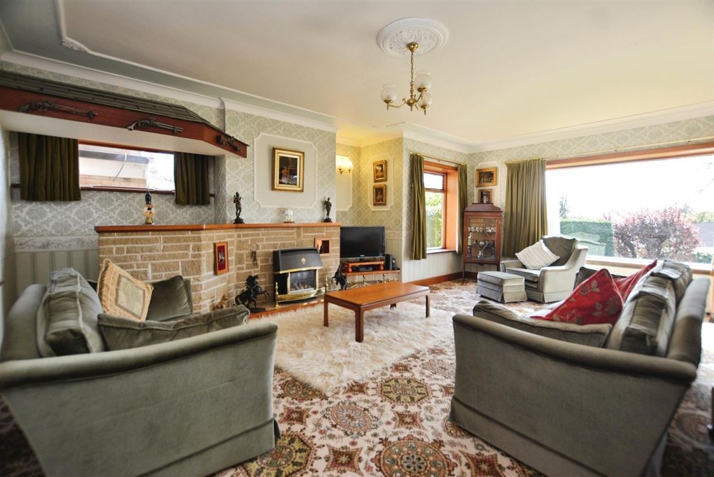 Property photo 2 of 36 Living Room