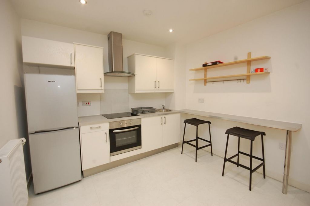 Property photo 3 of 5 Kitchen