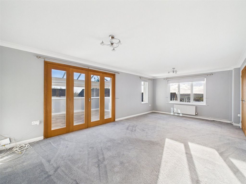 Property photo 3 of 16 Picture No. 10