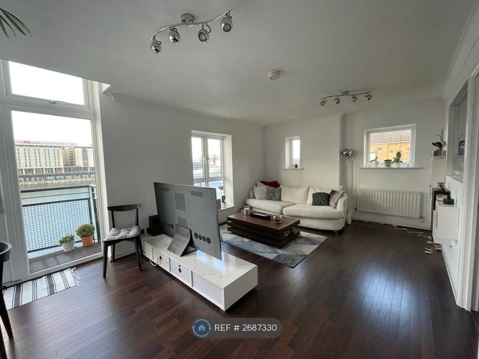 Property photo 3 of 13 Living Room