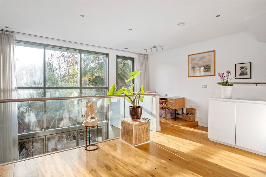 Property photo 3 of 19 Picture No. 28