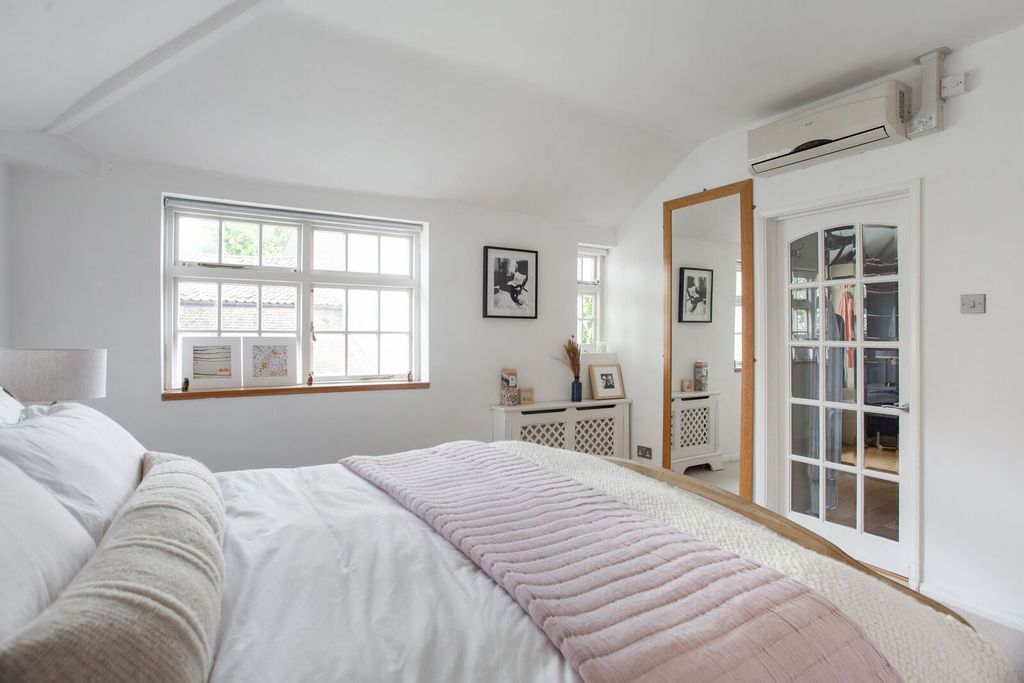 Property photo 2 of 43