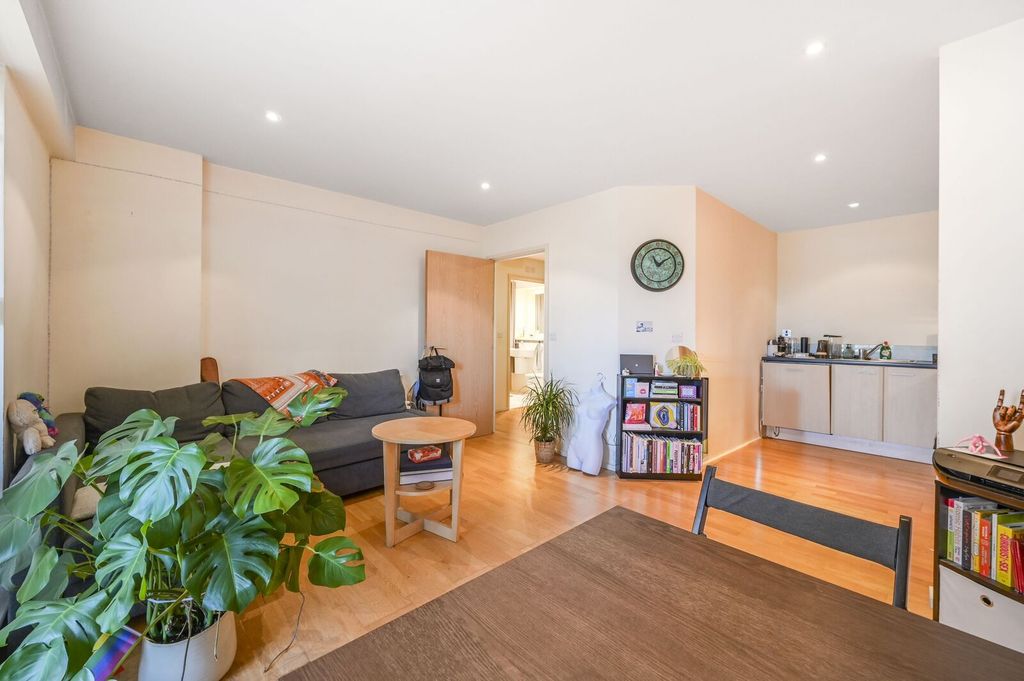 Property photo 1 of 6