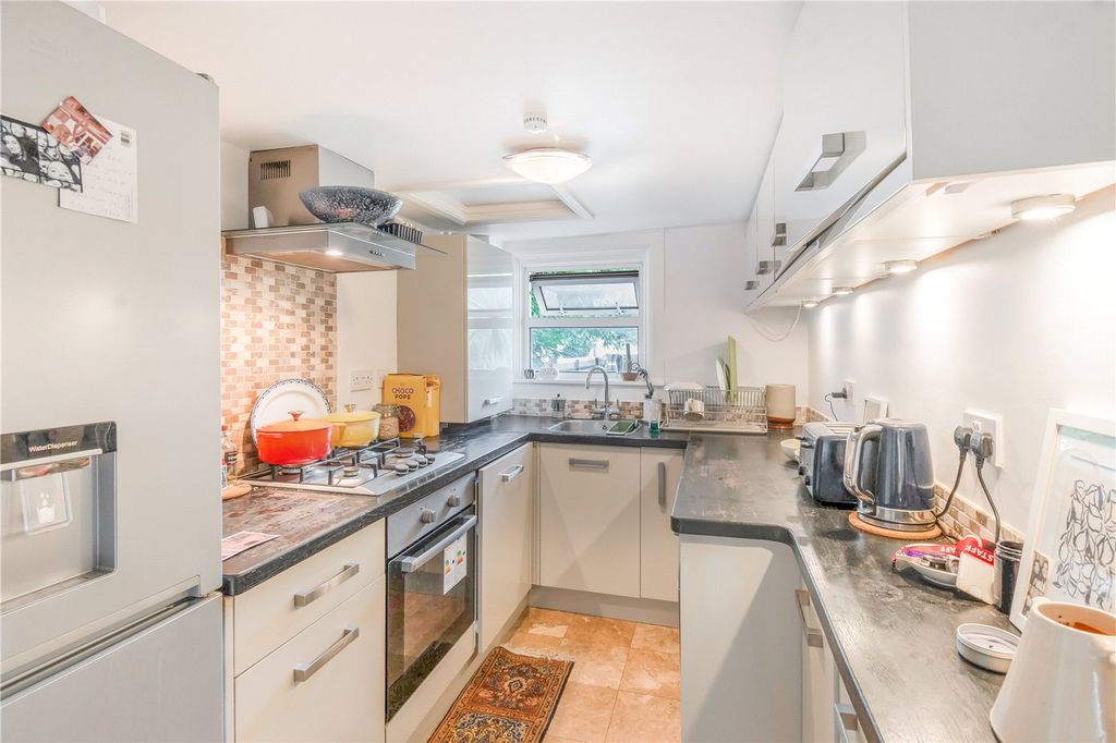 Property photo 3 of 6 Kitchen