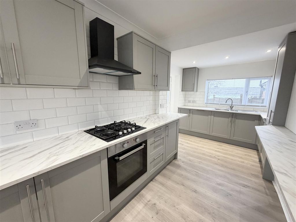 Property photo 2 of 10 Breakfasting Kitchen