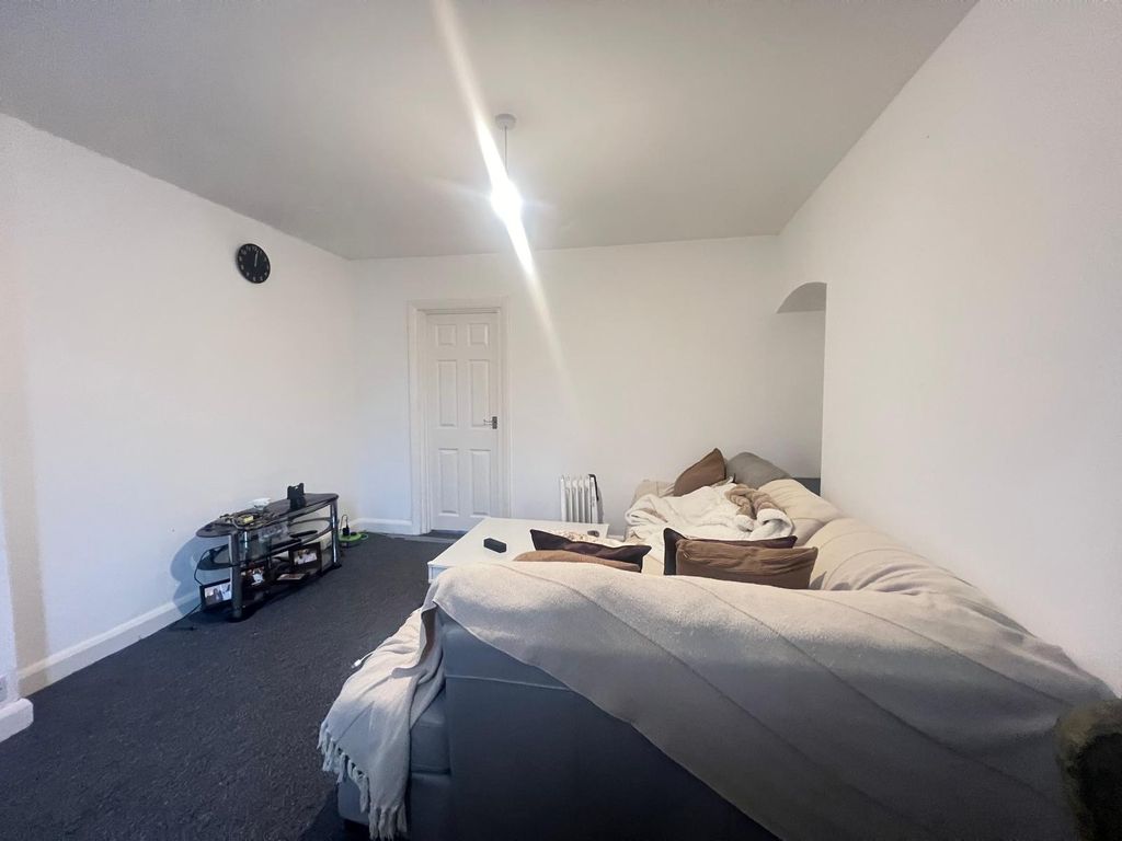 Property photo 3 of 10 0Bda3955-8264-47dc-A4d7-Fa4E6A2325A1