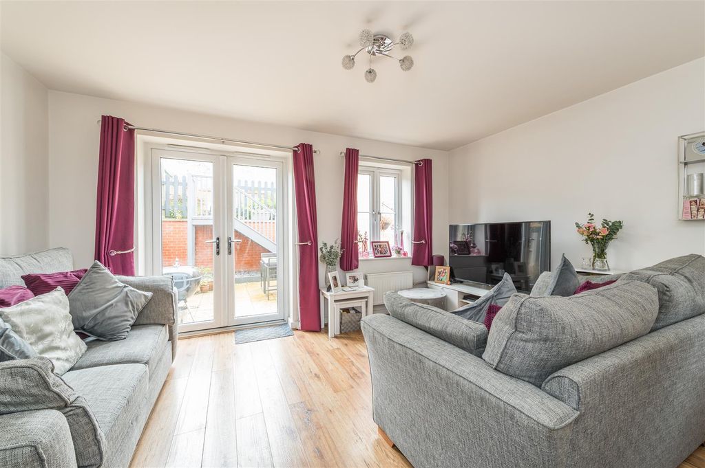 Property photo 2 of 17