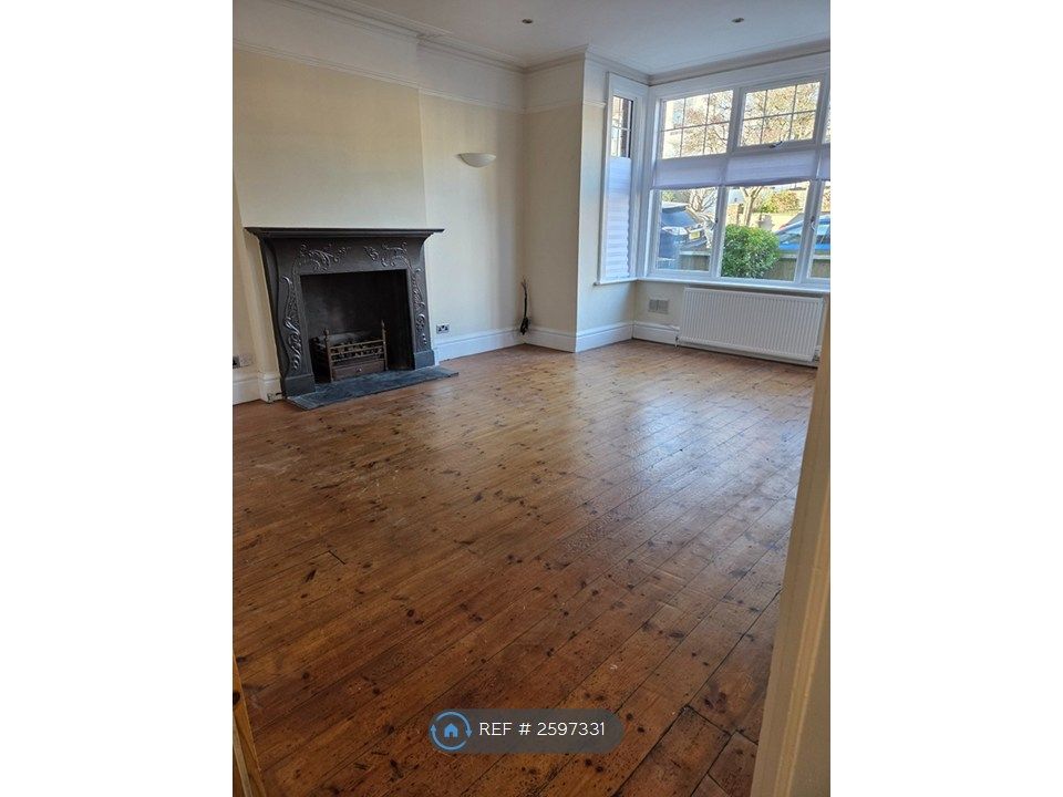 Property photo 1 of 9 Large Living Room