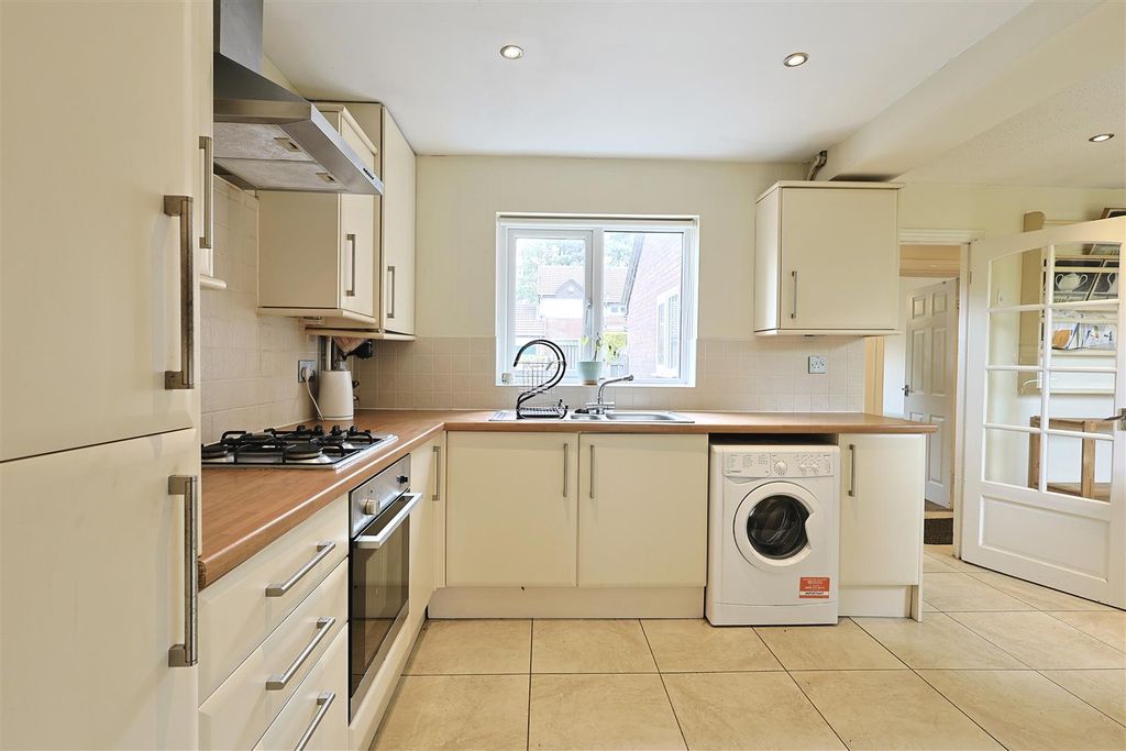 Property photo 2 of 14 793891E3-74A6-4D18-8Dbd-59C2942988B5_1_201_A.Jpeg