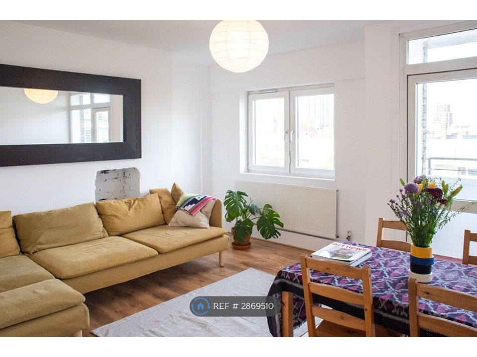 Property photo 3 of 35 Living Room