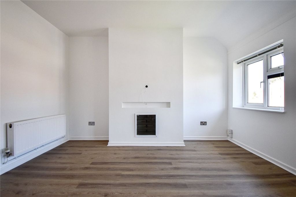 Property photo 2 of 8 Picture No. 21