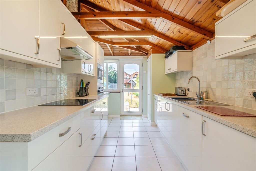 Property photo 3 of 17 1503392-6-6A7B2241430B3.Jpg